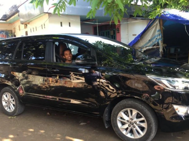 An earlier Nas vehicle parked by the road
